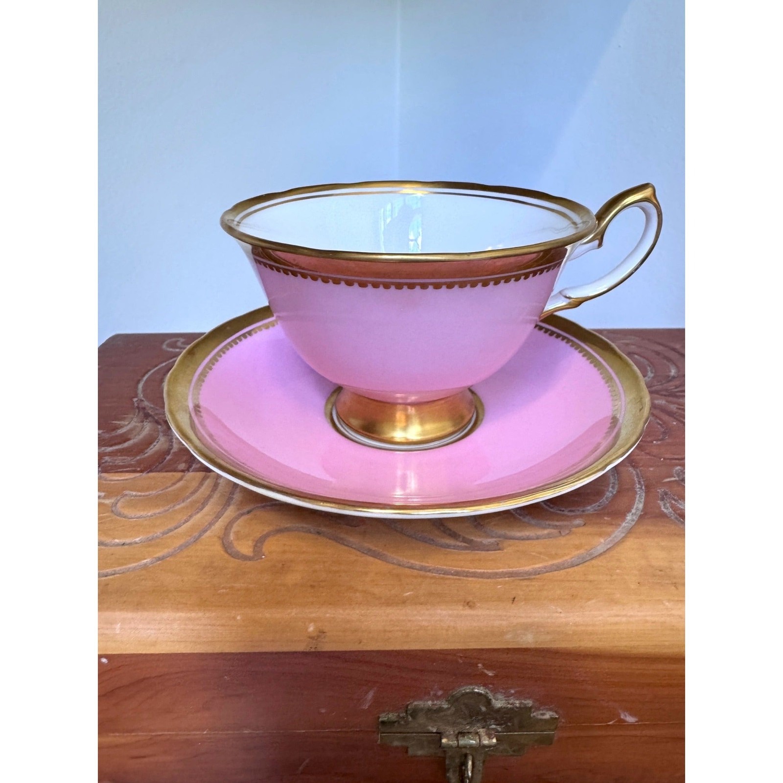 Royal Chelsea 660A Pink Gold Bone China Teacup Saucer England