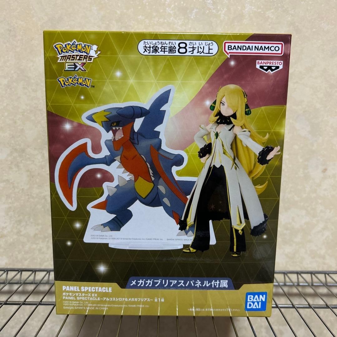 Pokemon Masters EX PANEL SPECTACLE Arc Suit Cynthia Figure & Garchomp Panel