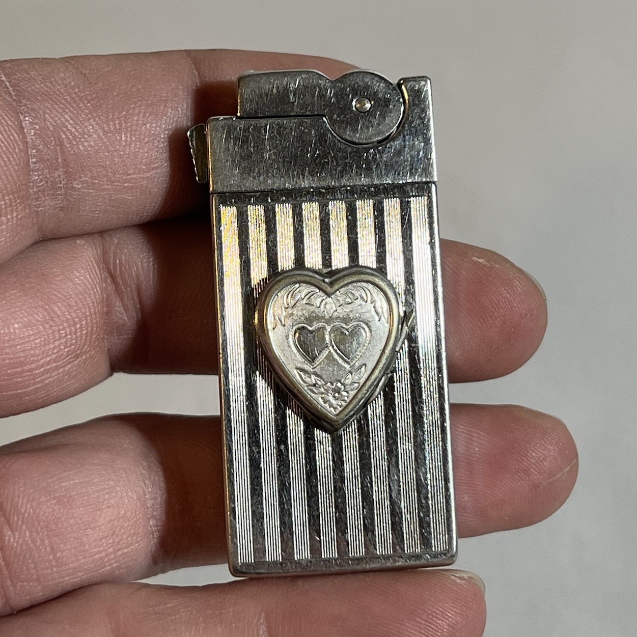 VINTAGE ASR ASCOT LIGHTER WITH HEART PHOTO LOCKET HOLDER VINTAGE ASR ASCOT LIGHTER WITH HEART PHOTO LOCKET HOLDER