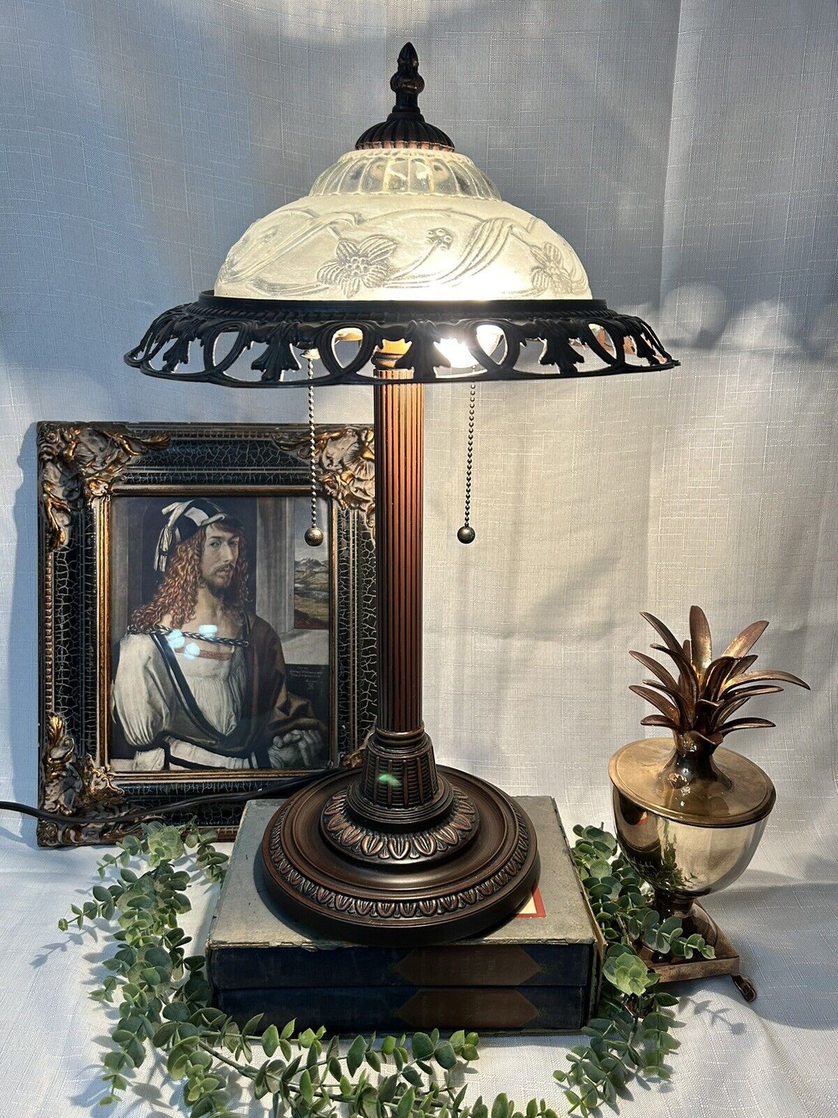 Vintage  Bronze Finish Frosted Embossed Shade Library Office Desk Table Lamp