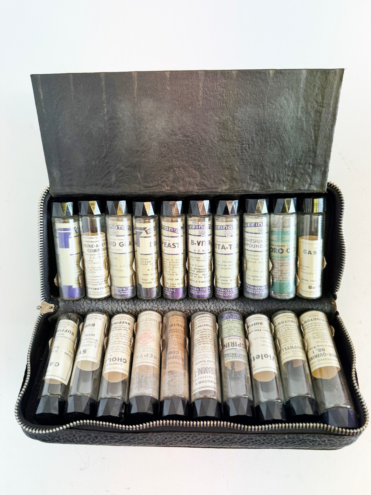 Vintage Doctor\'s Medicine Kit / Leather Travel Case 20 Vials
