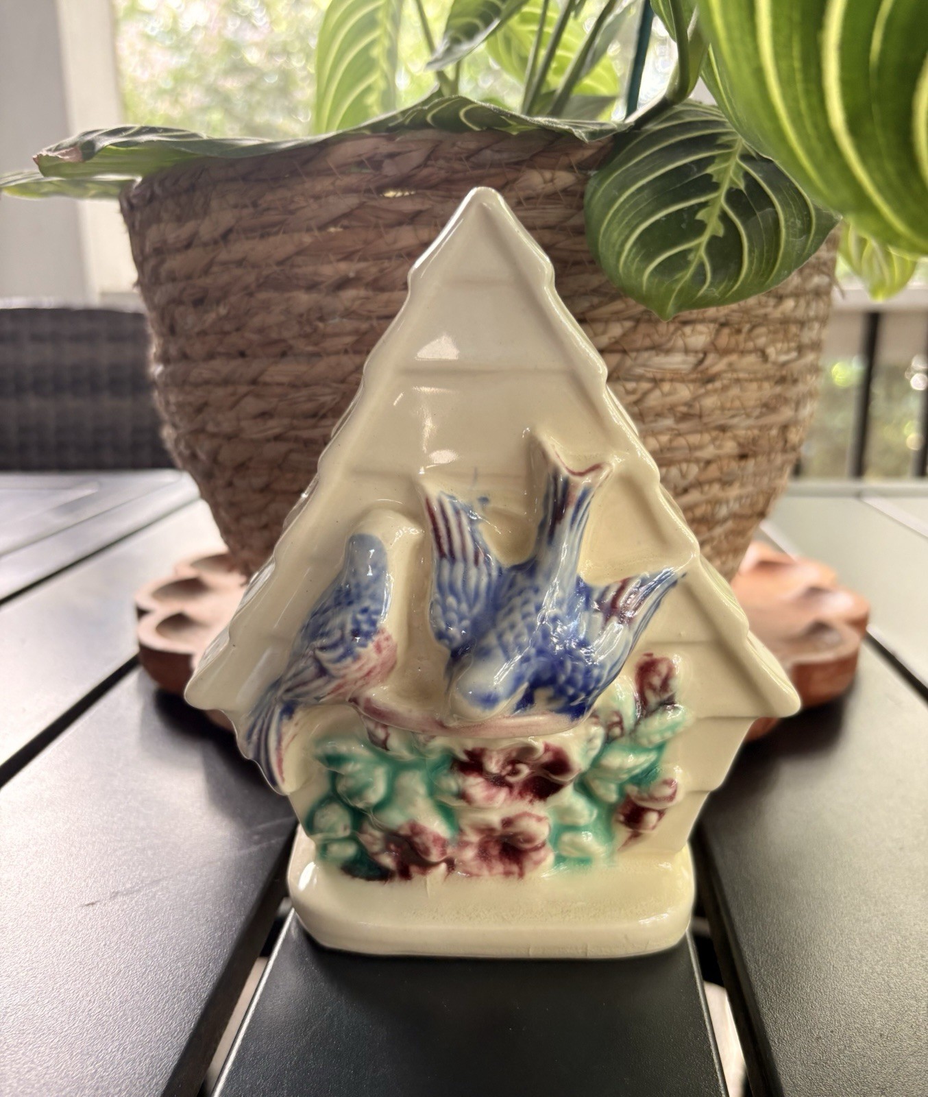 VINTAGE BIRDHOUSE CERAMIC WALL POCKET~USA~BIRDS~FLOWERS~6 1/2 in.~SHAWNEE