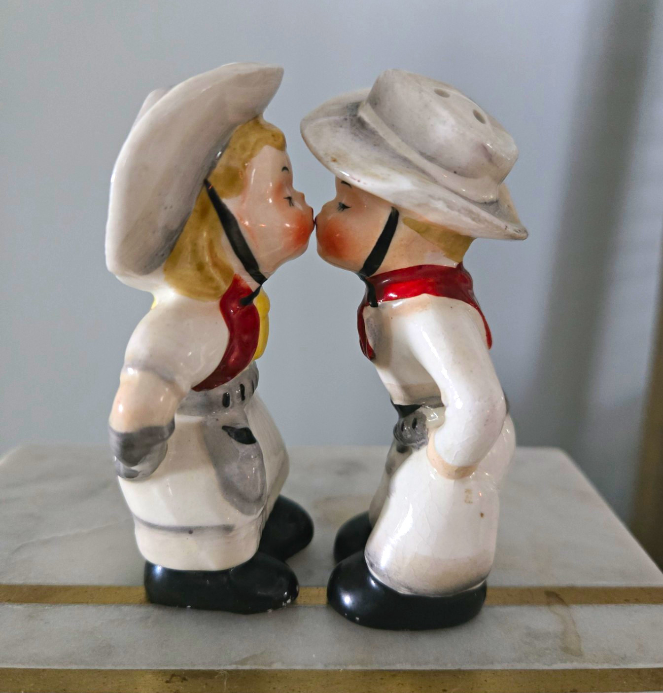 Vintage Ceramic Cowboy & Cowgirl Kissing Salt & Pepper  Shakers Set 