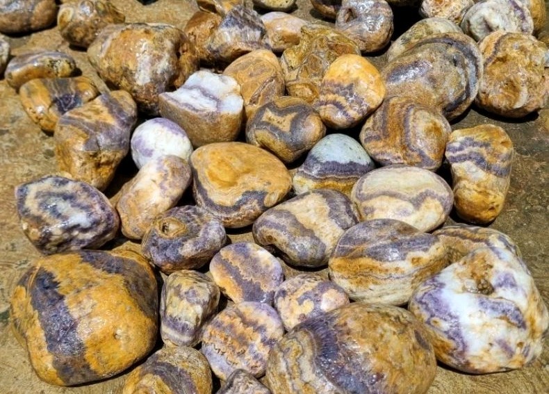 1 KG LOT NATURAL UNTREATED HIGH QUALITY ROUGH CEVRON BANDED AMETHYST