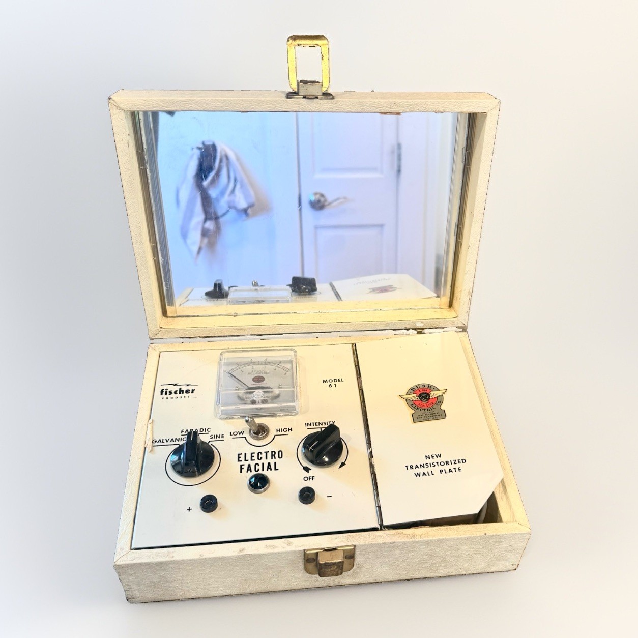 Vintage R.A. Fischer & Co. Model 61 “Electro Facial” electrotherapy machine