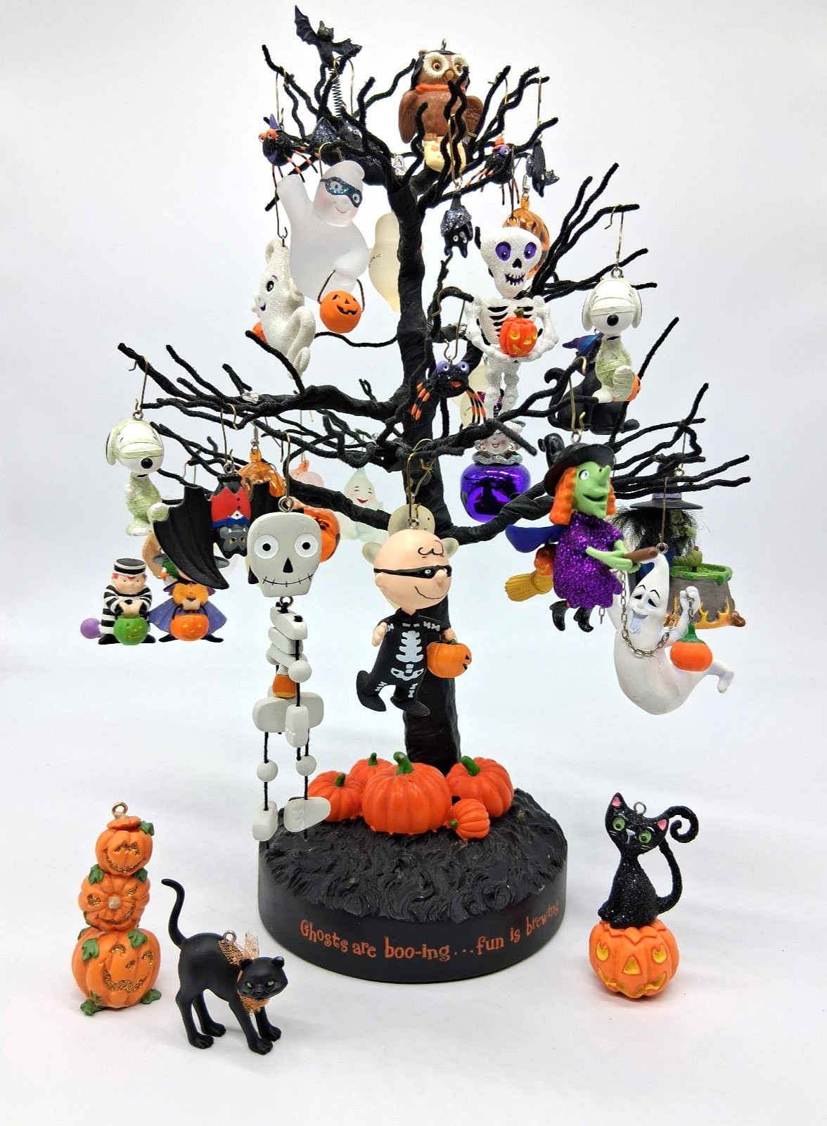 Hallmark 2004 Lighted Halloween Tree with over 30 Ornaments