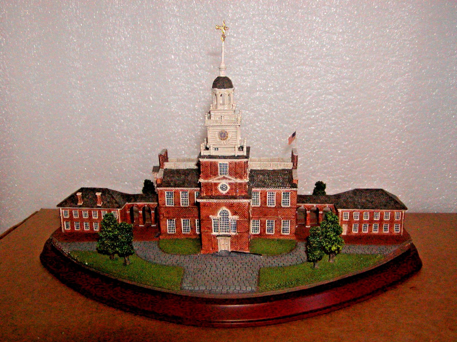 Independence Hall resin model with certificate of authenticity The Danbury Mint