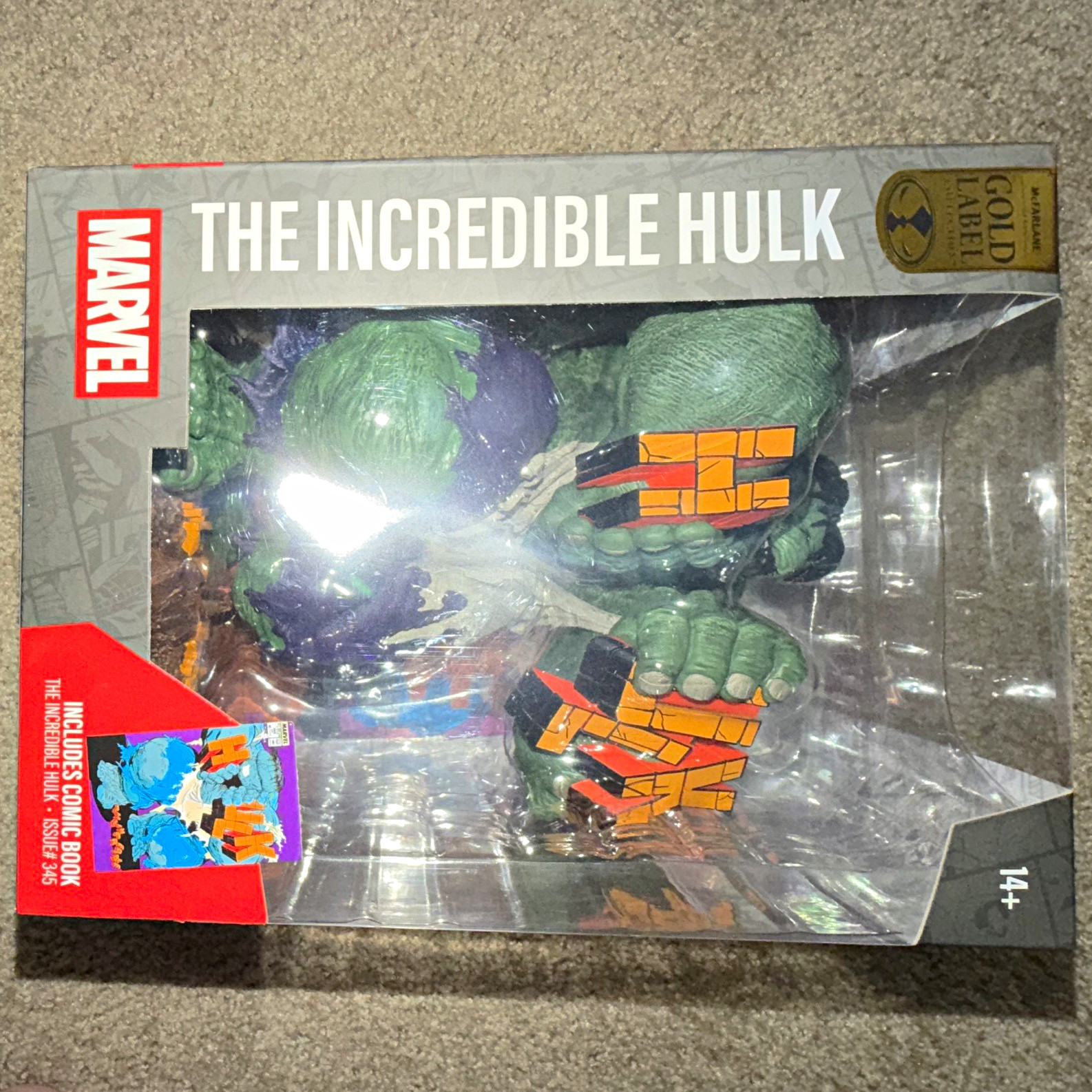 McFarlane Toys Marvel The Incredible Hulk Gold Label Figure w/ Comic Book