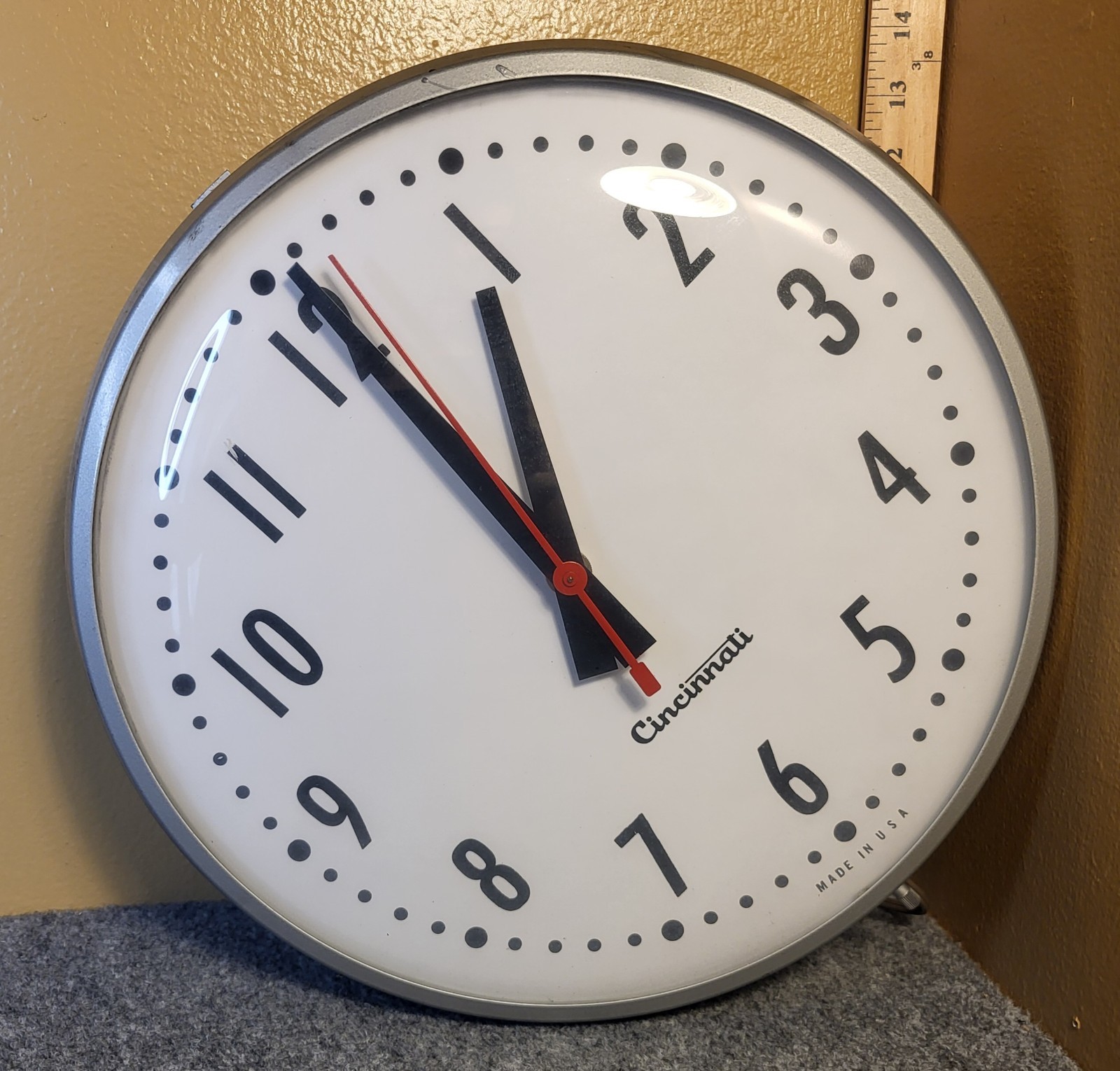 Vintage Cincinnati WS-4009 Glass Face School Wall Clock Working Industrial Clock