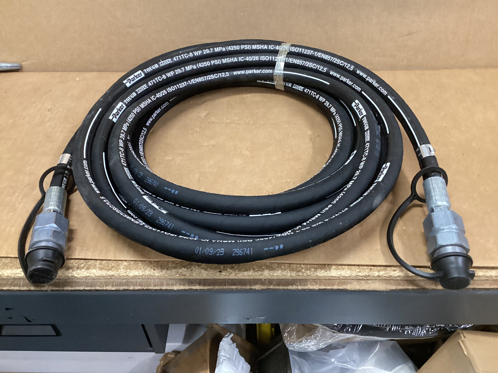 Hose assmy. Hydraulic quick disconnect ends 4720-01-571-9919