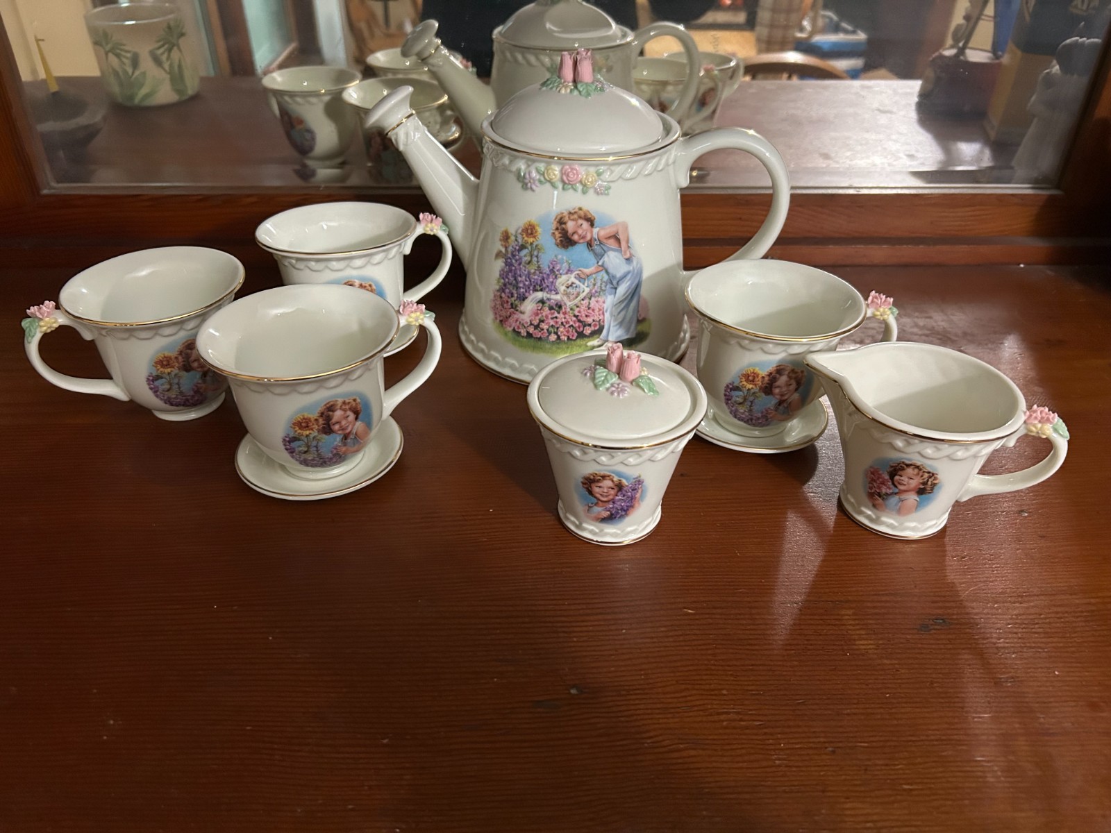 Shirley Temple collectible tea set