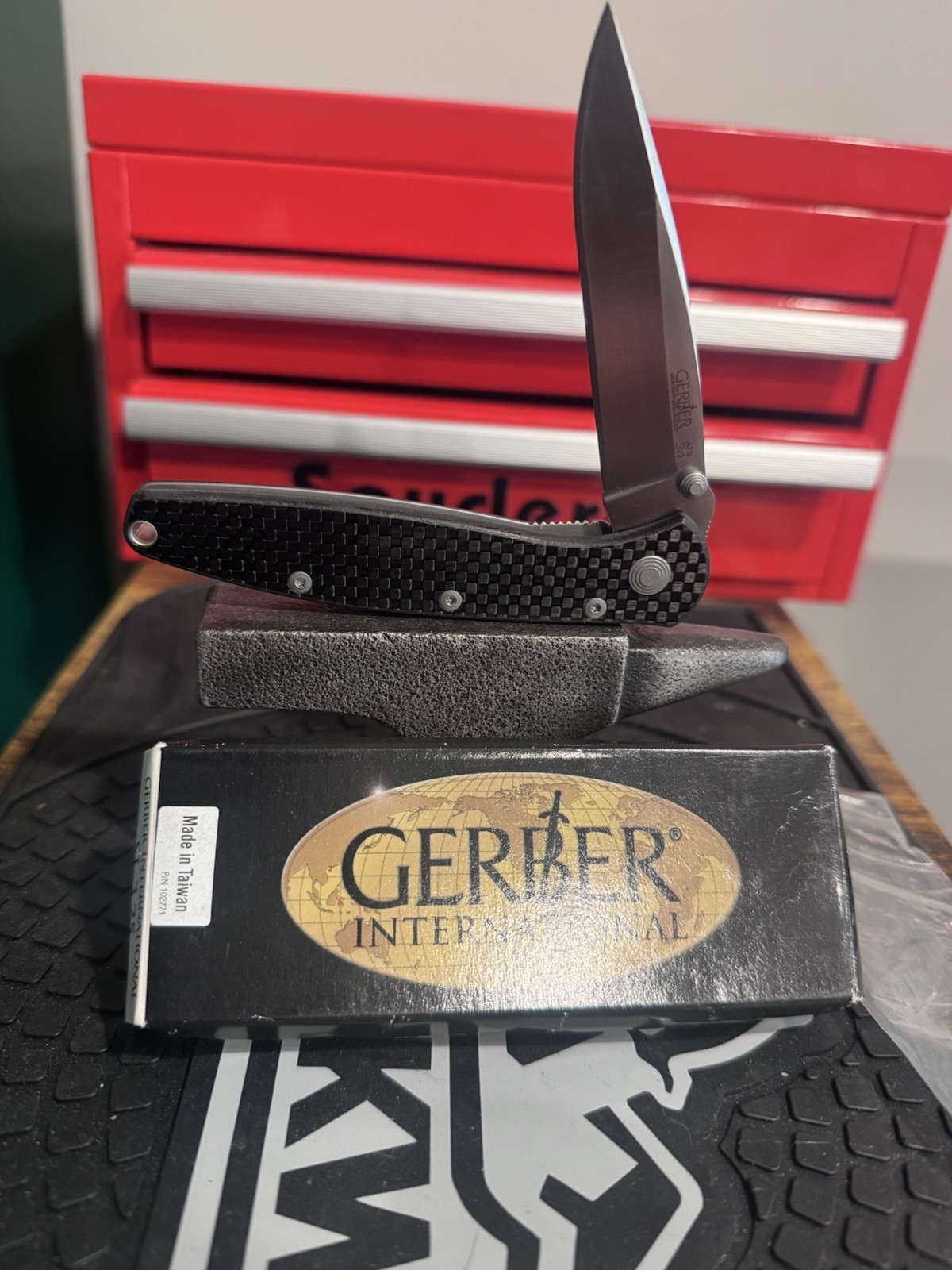 Gerber International Sl 3.25 Carbon Fiber First Production Run Pocket Knife Gerber International Sl 3.25 Carbon Fiber First Production Run Pocket Knife