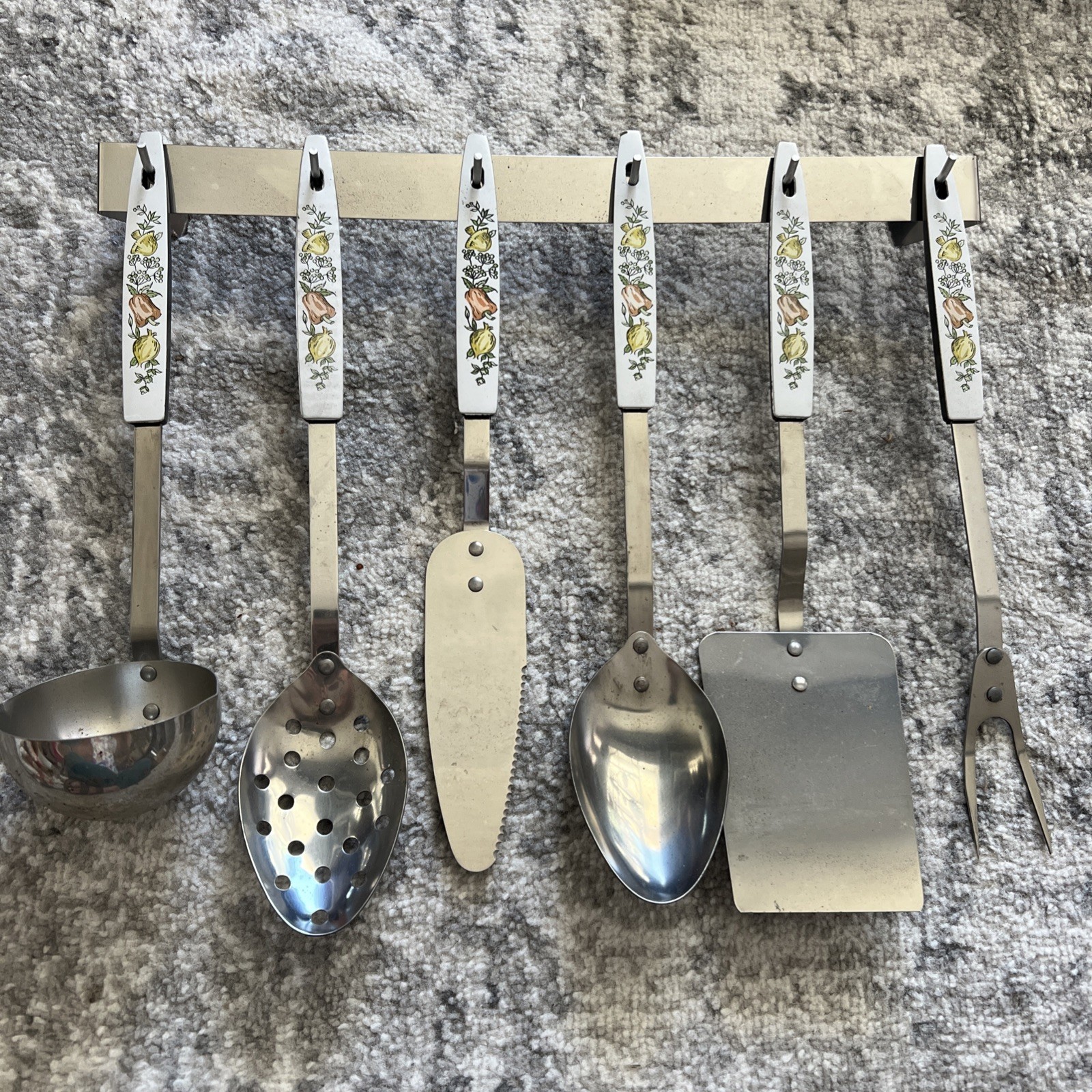 Vintage Kitchen Helpers Spice of Life Coordinate Utensil Set 6 + Wall Rack