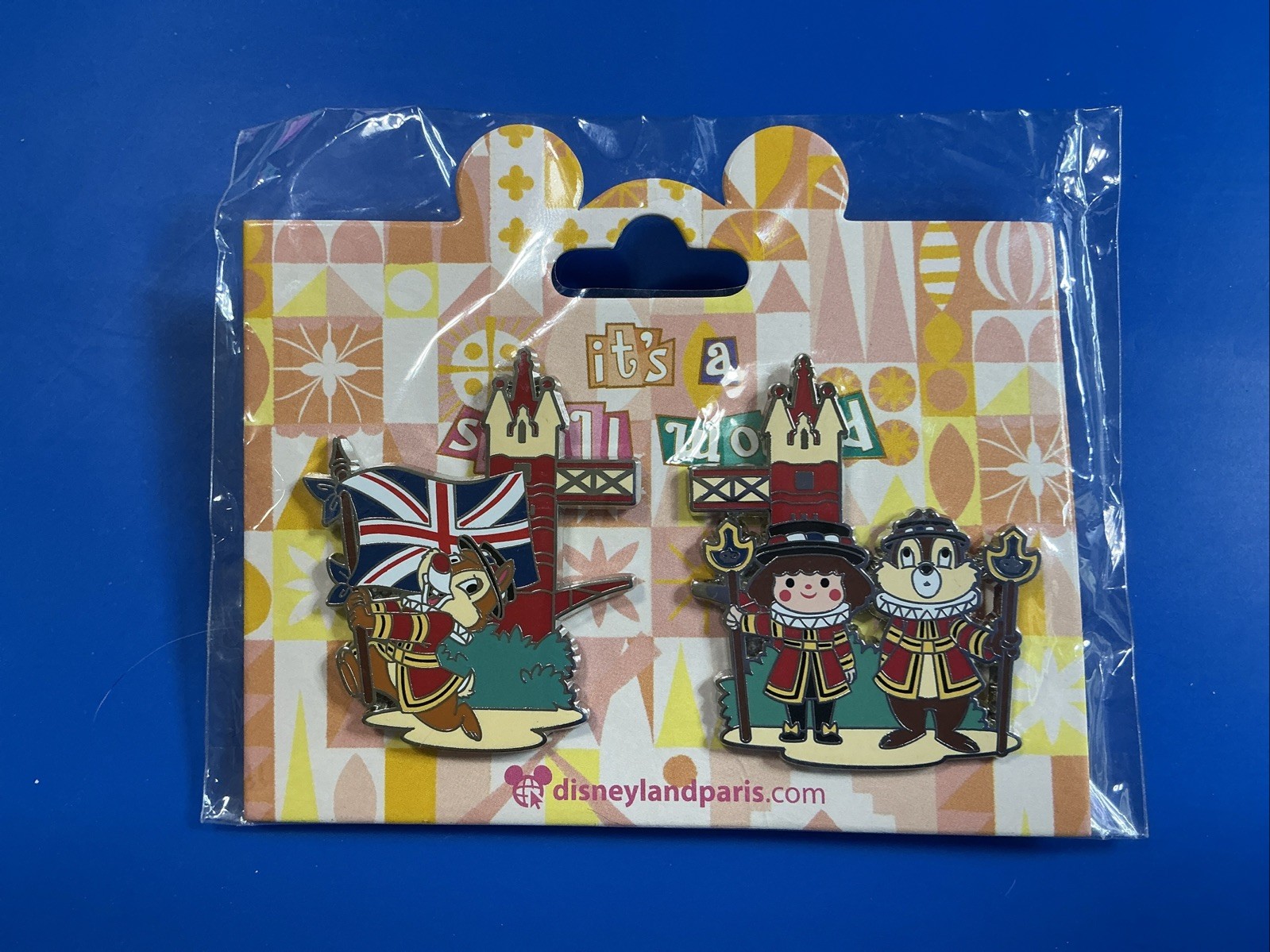 Disney Pin DLP It’s A Small World Chip & Dale As Beefeater Guards London Tower