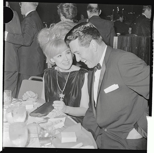 Rock Hudson Edie Adams Hollywoods newesr two some shown party f- 1962 Old Photo