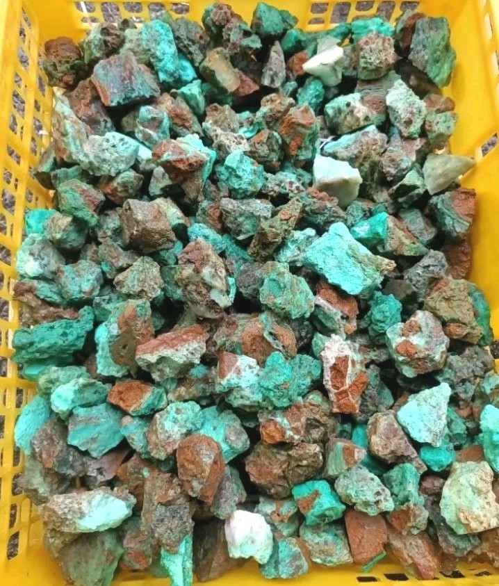 1 KG LOT NATURAL UNTREATED ROUGH SMALL PIECES GREEN SMITHSONITE 