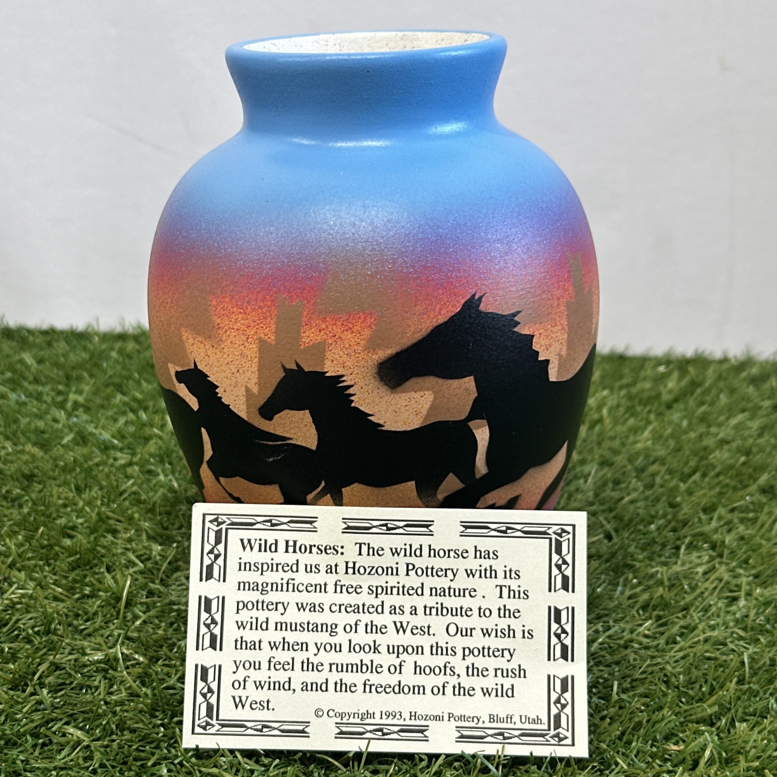 Vintage Signed Hozoni Pottery Vase Native American Made Horse Design WHS 128