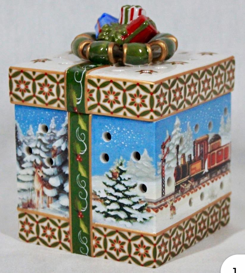 NIB Villeroy & Boch Christmas Toys Box and Votive Tealight Holder