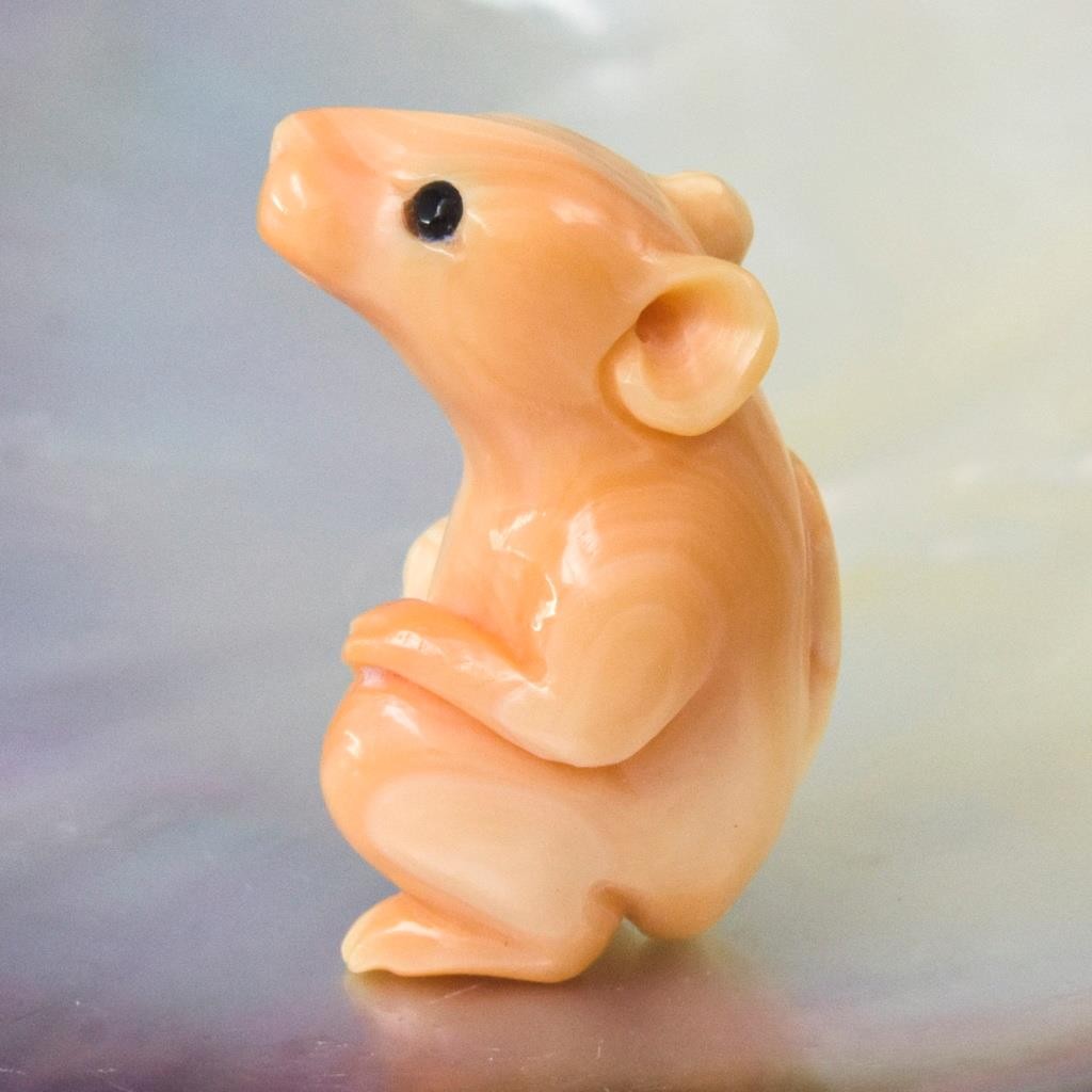 Rat Sculpture Carved Apricot Trumpet Shell Figurine Miniature Collection 6.39g