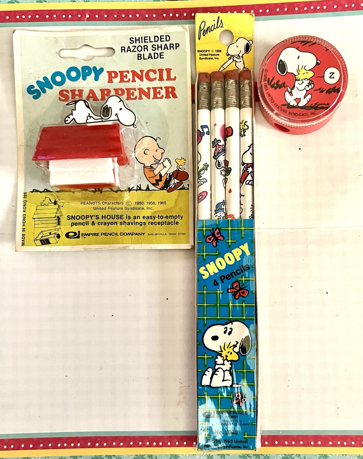 Lot 3 Vintage PEANUTS Snoopy Woodstock Pencil Sharpener & Unopened Pkg PENCILS