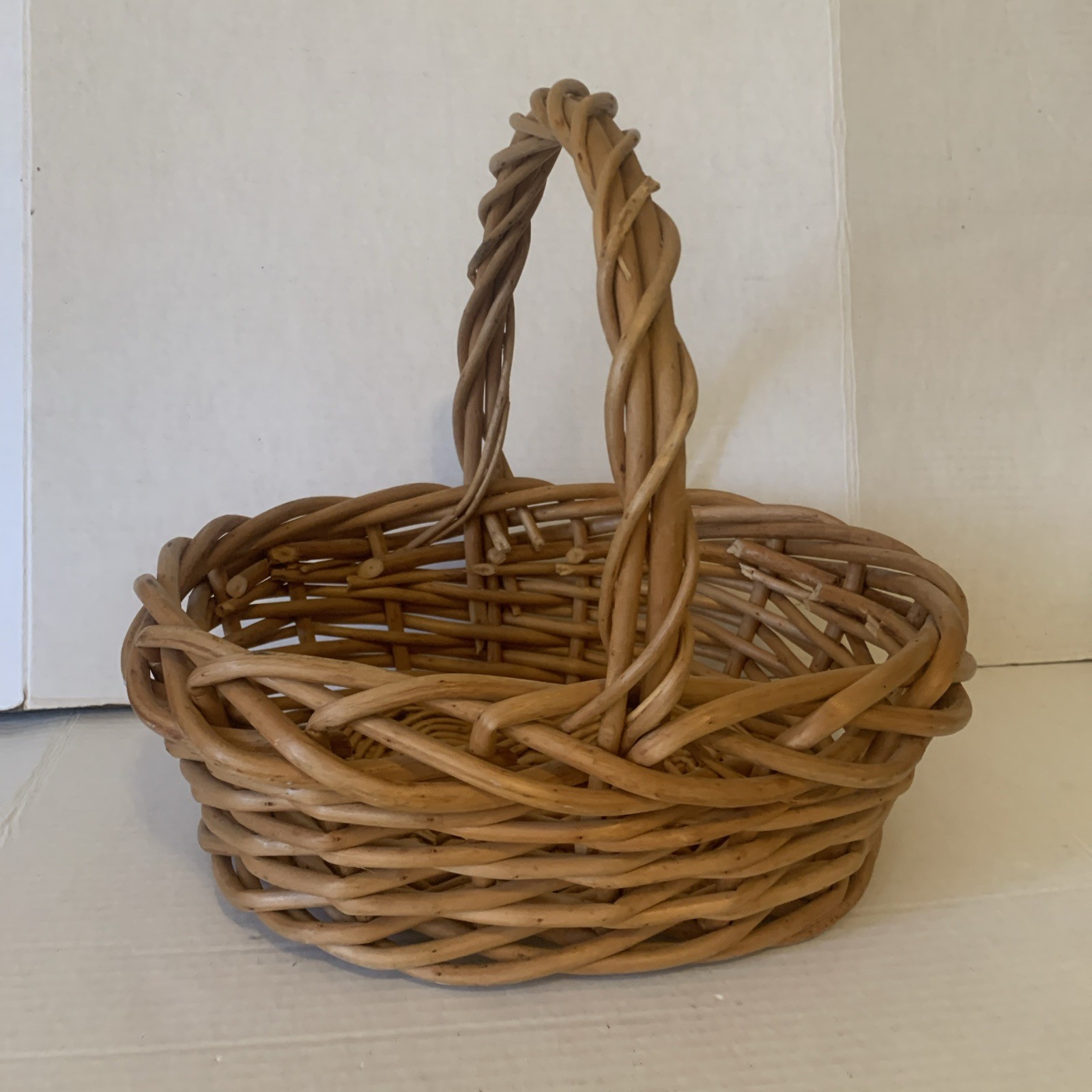 Large Oval Woven Wicker Rattan Storage Gathering Basket Handle 14” long Cottage 