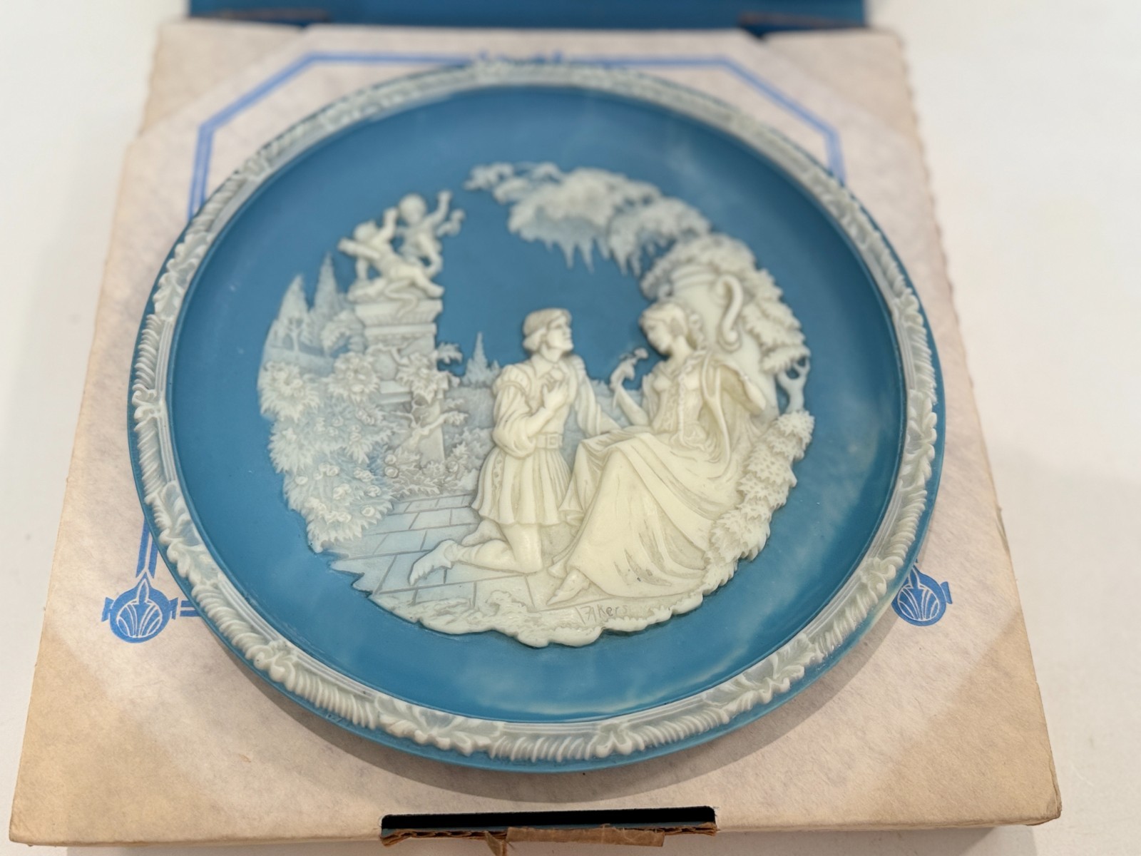 Incolay Studios “Shall I Compare Thee to a Summer’s Day” Plate 1987 w/ COA Box