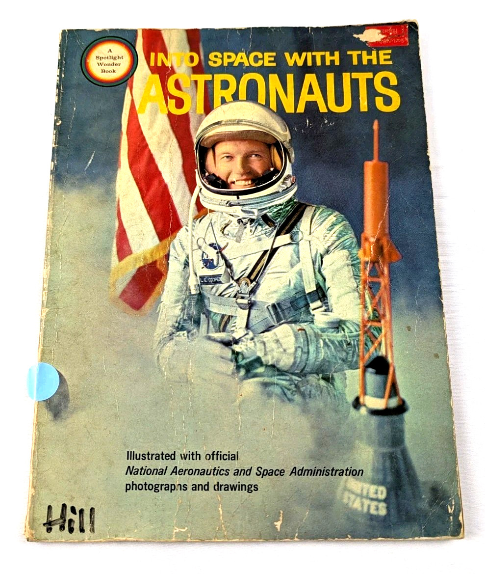 VTG (1965) Into Space With the Astronauts NASA Spotlight Wonder Book Col Glenn