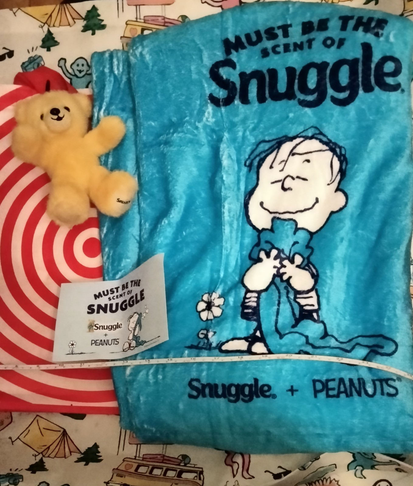 Snuggle Peanuts Linus blanket snuggle Bear nyc popup rare