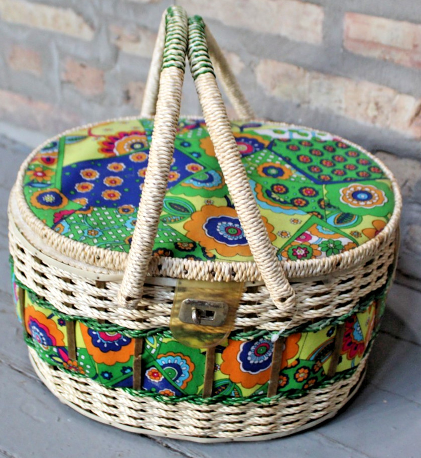 VINTAGE 1960'S SEARS BEST WICKER SEWING BASKET white w/mod fabric turn lock VINTAGE 1960'S SEARS BEST WICKER SEWING BASKET white w/mod fabric turn lock
