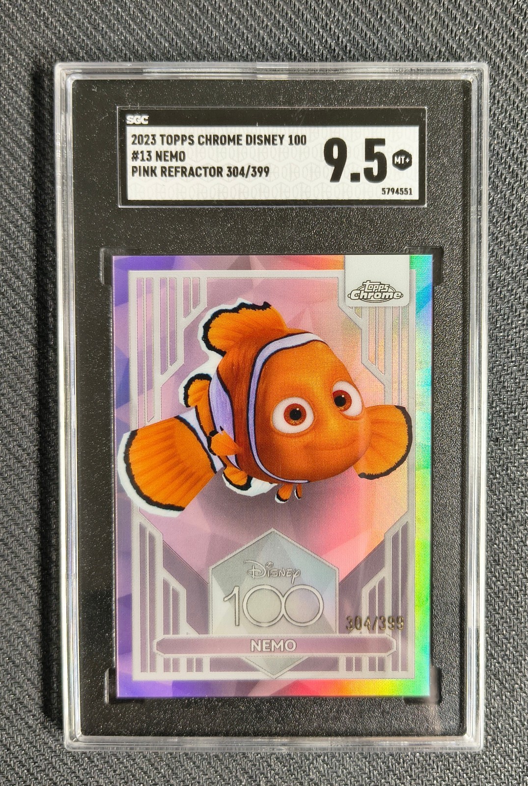 2023 TOPPS CHROME DISNEY 100 NEMO PINK REFRACTOR /399 #13 SGC 9.5