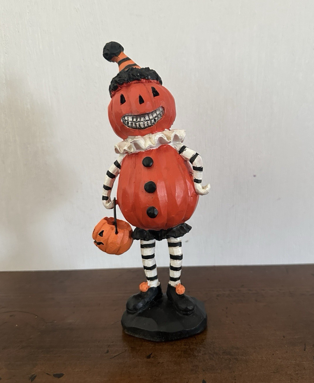 Vintage Style Folk Art Style Halloween Pumpkin Basket Figurine Statue Resin