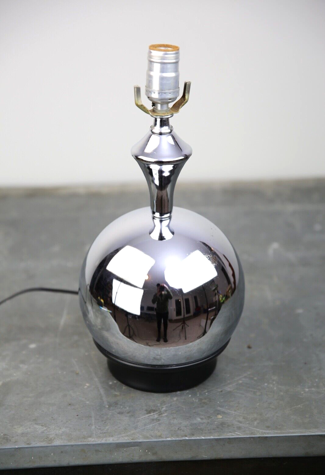 Vintage MCM Silver Chrome Mid Century Modern Atomic Mod Light Table Lamp Sphere