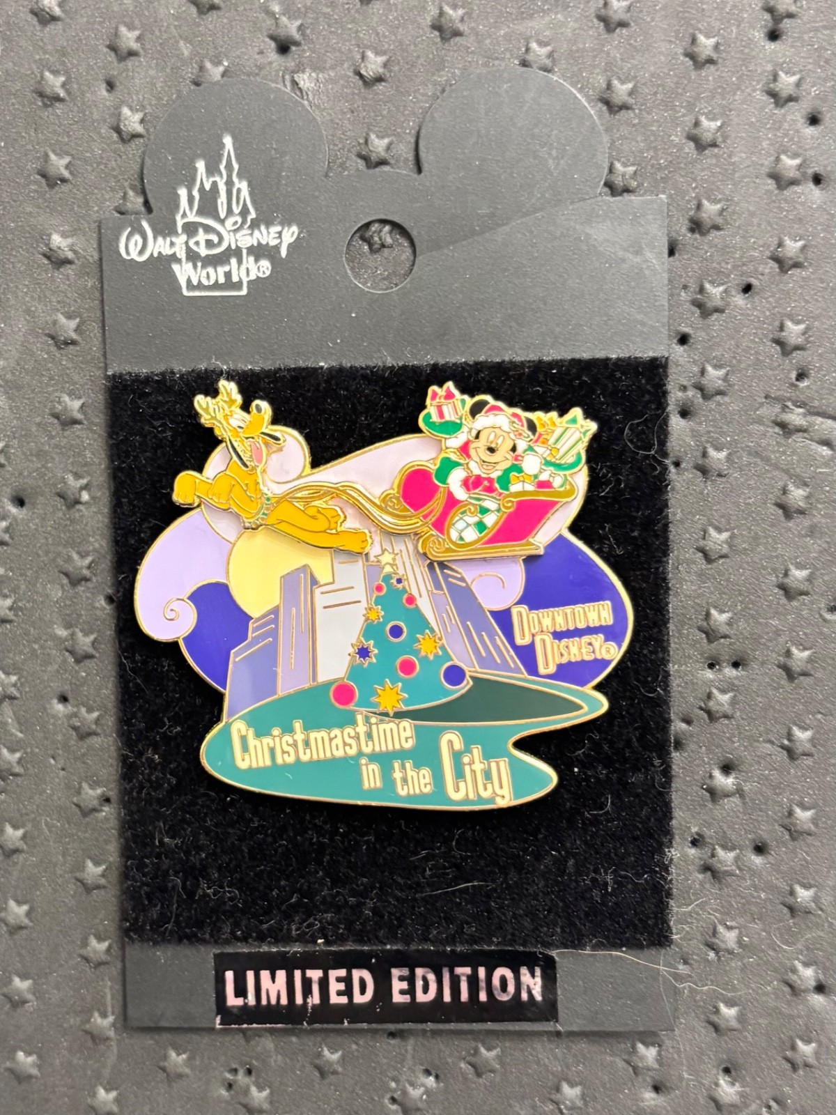2001 Downtown Disney WDW Mickey Mouse & Pluto Christmas Time In The City LE 1500
