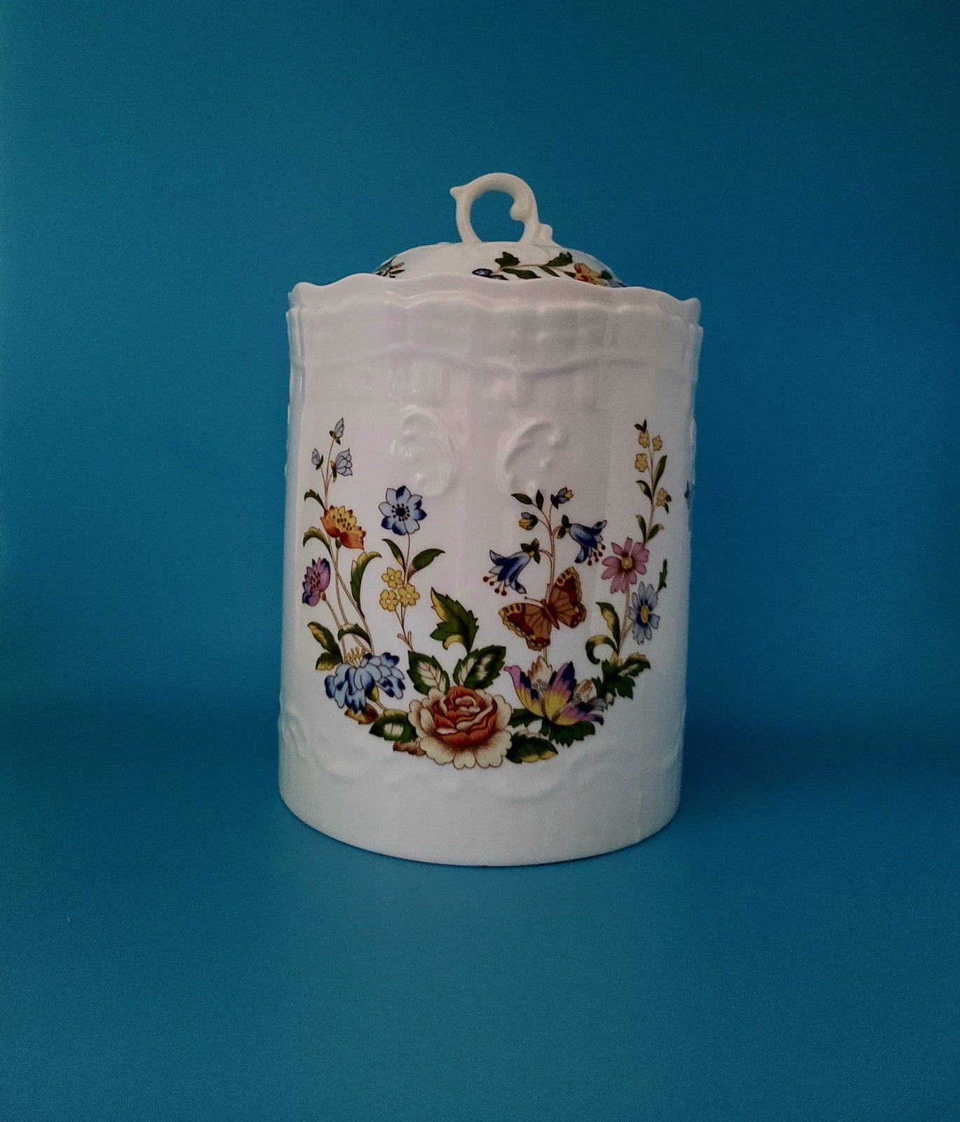 Vintage Aynsley English Cottage Bone China Biscuit Barrel With Lid