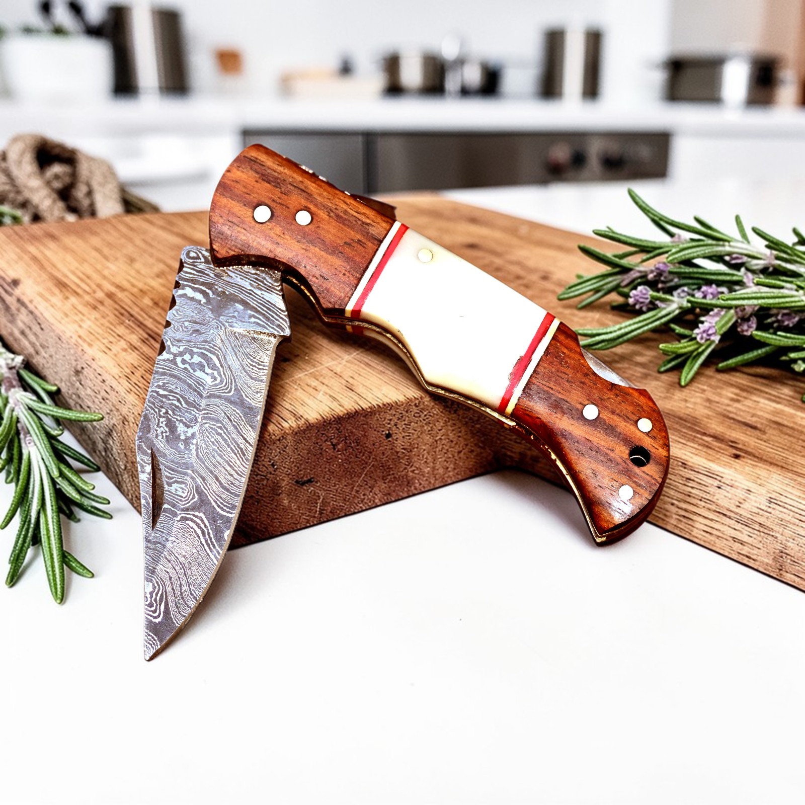 Handmade Folding Pocket Knife Hnad Forged Damascus Steel Blade Wood Handle
