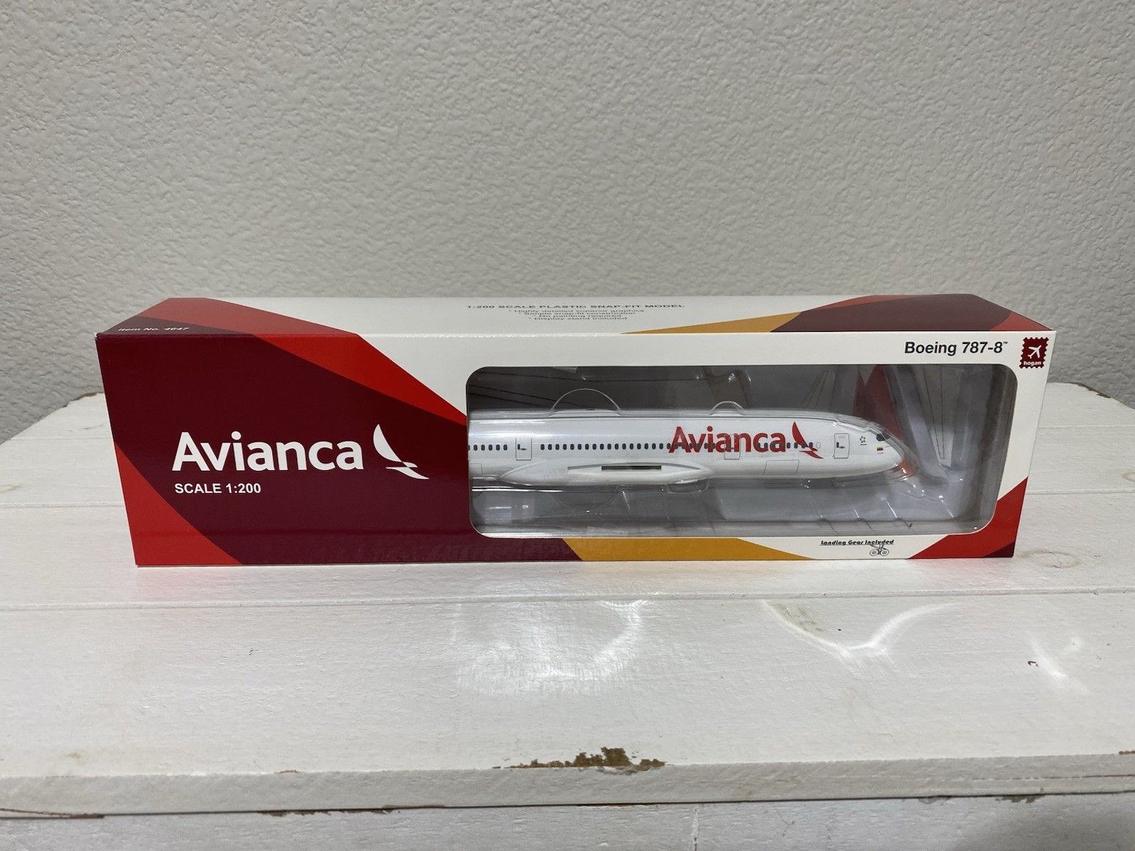 Hogan 1/200 Avianca Airlines Boeing 787-8 Model Airplane with Stand
