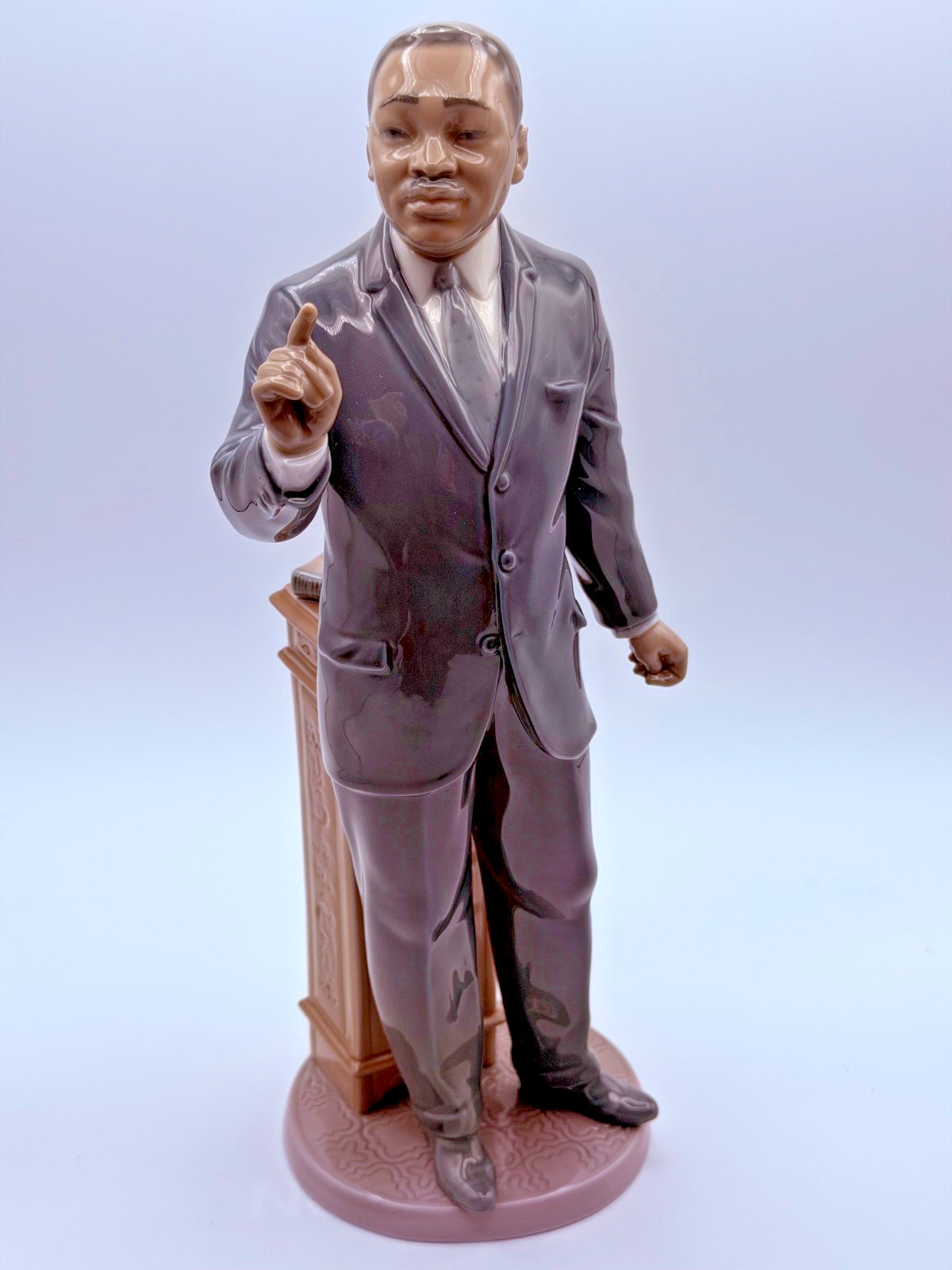 Lladro Figurine 7528 \ Lladro Figurine 7528 \