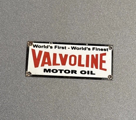 VINTAGE VALVOLINE MOTOR OIL PORCELAIN SIGN CAR GAS MOTORCYCLE OIL VINTAGE VALVOLINE MOTOR OIL PORCELAIN SIGN CAR GAS MOTORCYCLE OIL