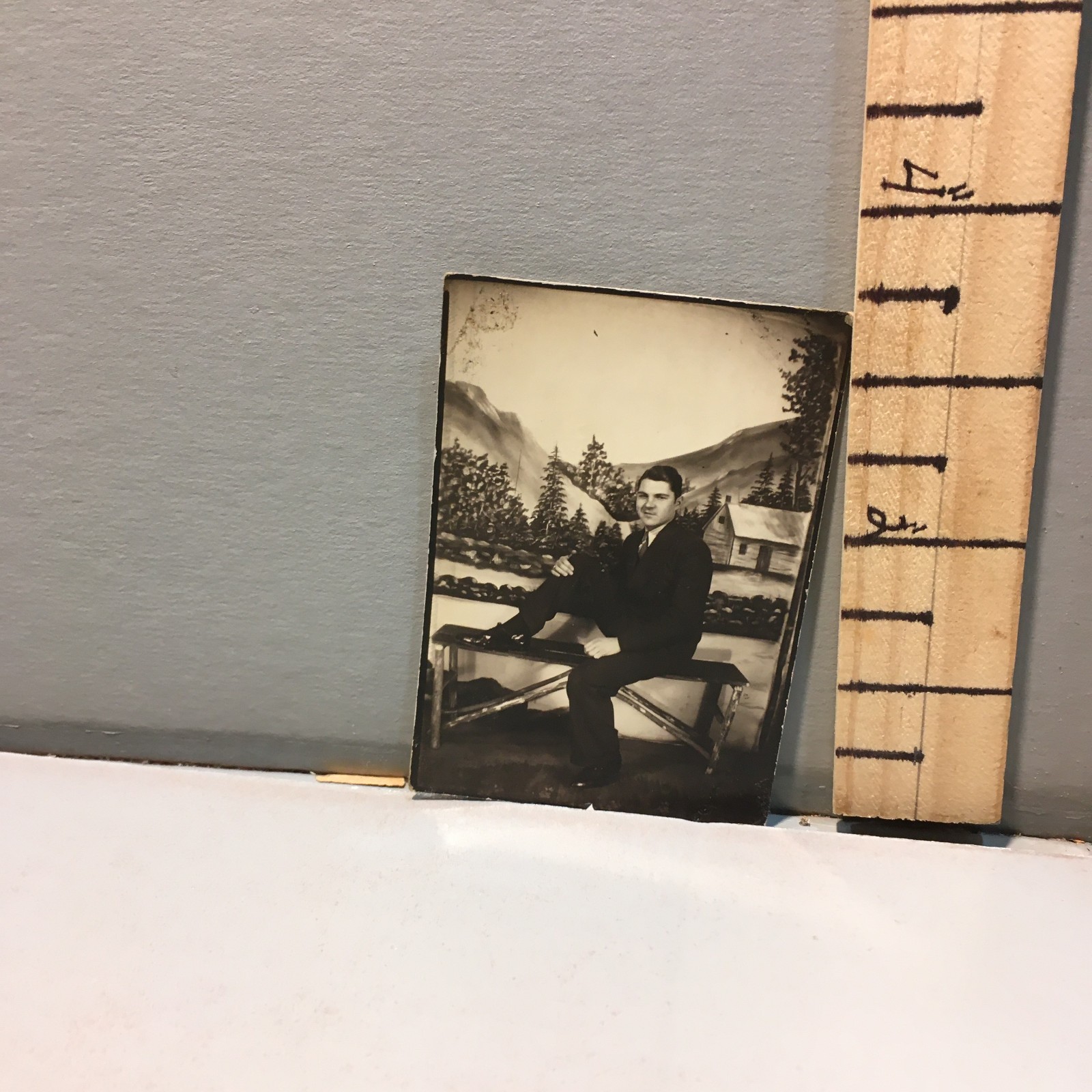 Vintage Photo 40\'s Young Man Arcade Photo a2