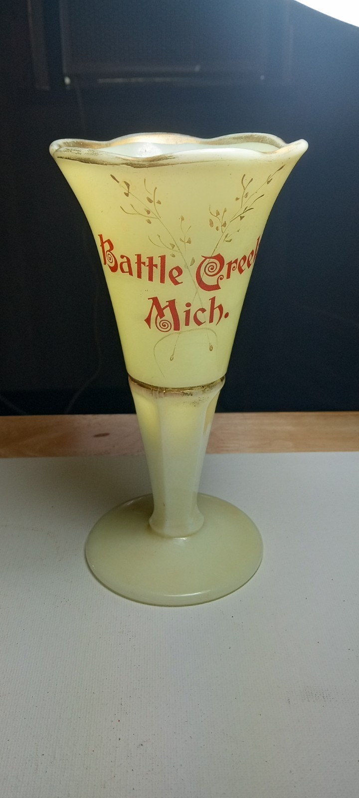 ANTIQUE EARLY 19TH CENTURY FOOTED TRUMPHET VASE (URANIUM) BATTLE CREEK, MI L@@K