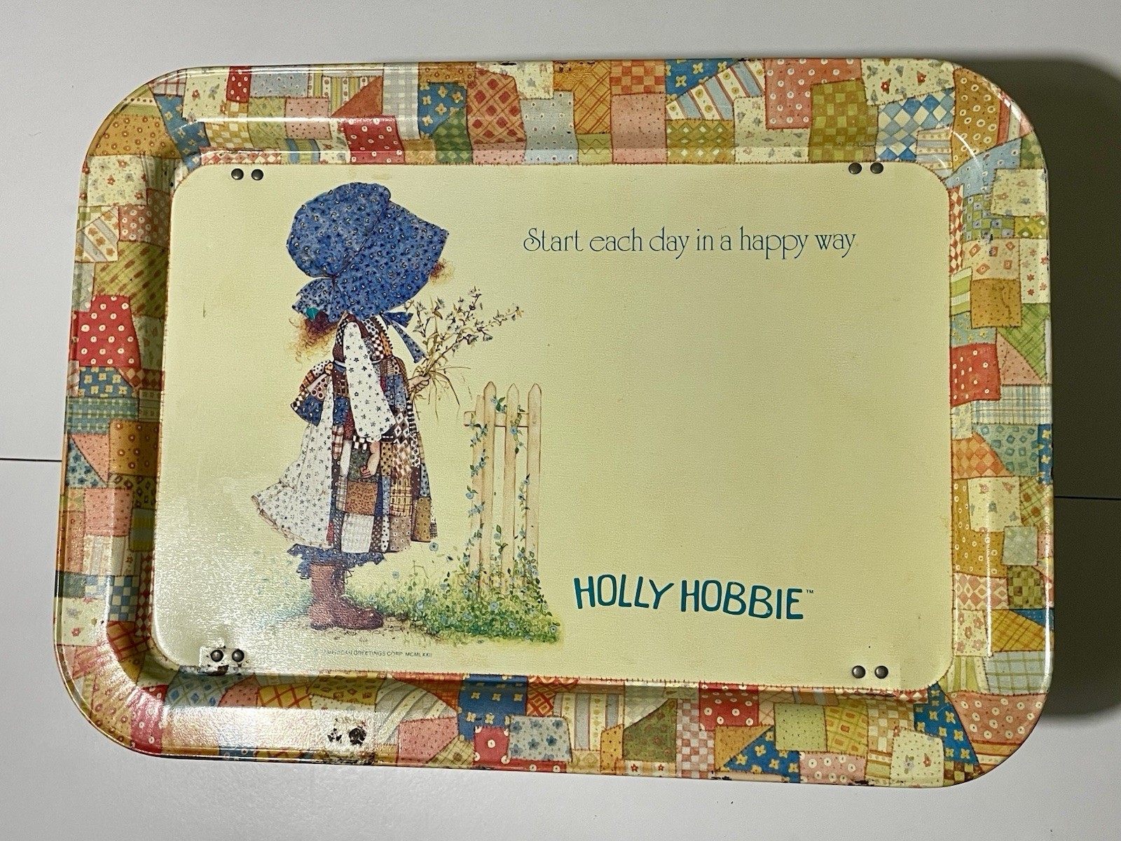 1972 Vintage Metal/Tin Holly Hobbie -TV Tray “Start Each Day In A Happy Way”