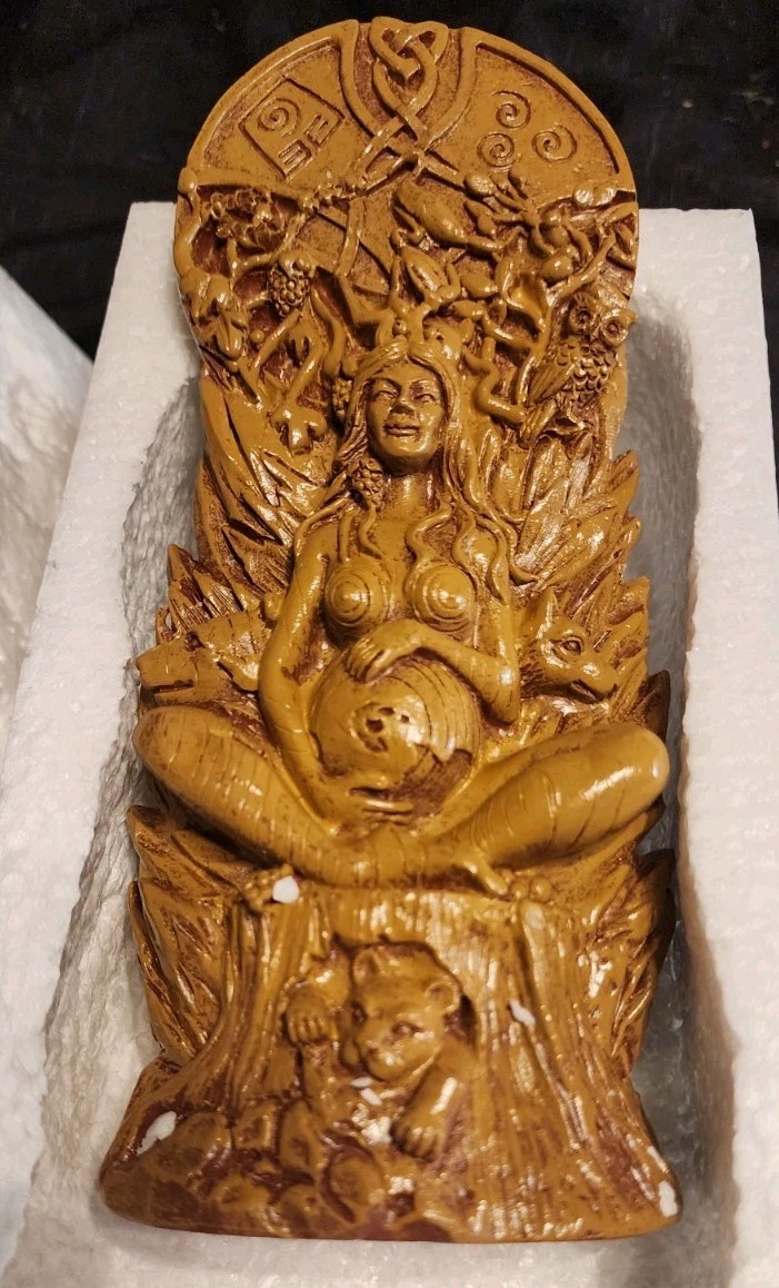 GAIA GODDESS STATUE 8\