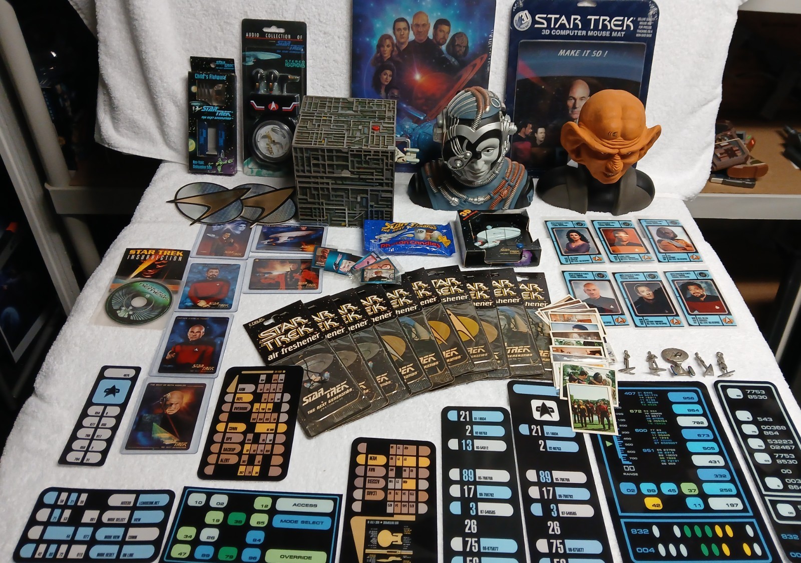 Star Trek TNG  Huge  New Lot Everything In Excellent Condition. Never Played...