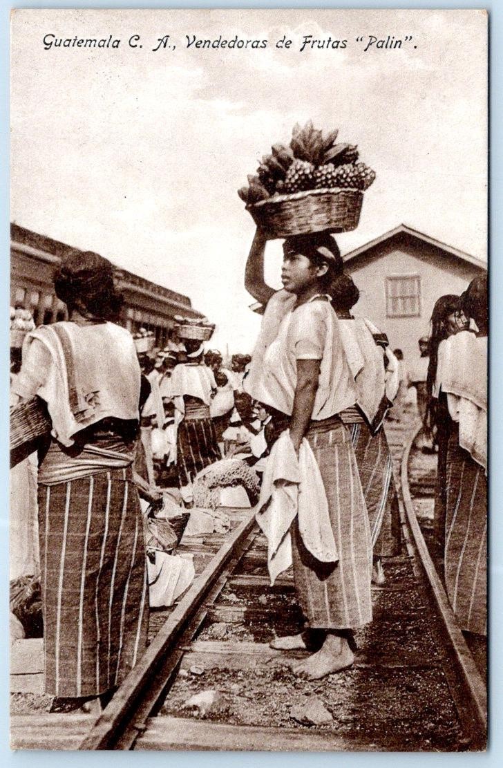 1910-20\'s GUATEMALA C.A. VENDEDORAS de FRUTAS PALIN FRUIT VENDORS POSTCARD