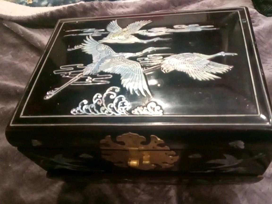 Vintage Inlaid Mother Of Pearl Laquered Asian Jewelry Box As Is Vintage Inlaid Mother Of Pearl Laquered Asian Jewelry Box As Is