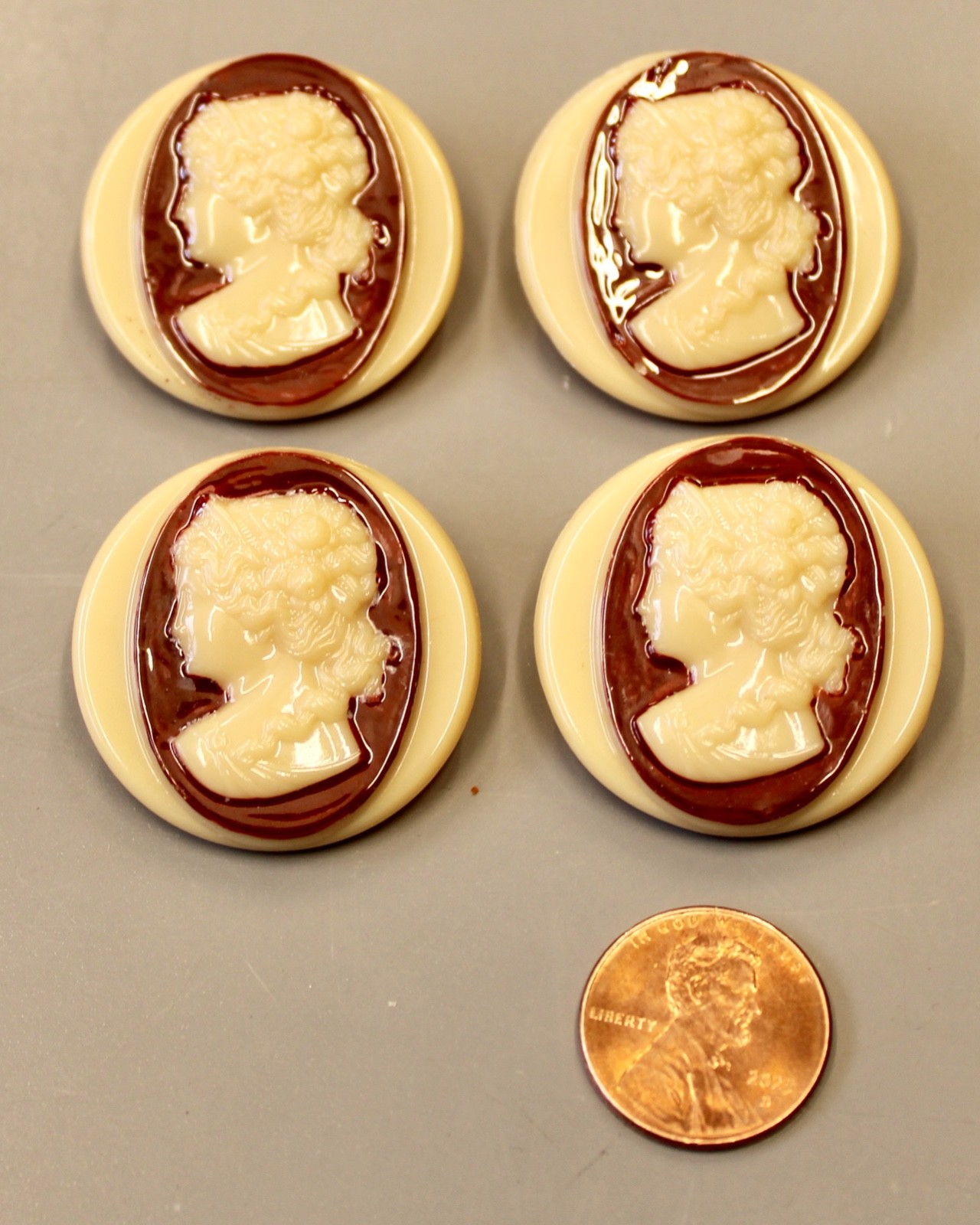 08/22 Vintage Set of 4 Czechoslovakian Cameo Profile Glass Buttons 08/22 Vintage Set of 4 Czechoslovakian Cameo Profile Glass Buttons