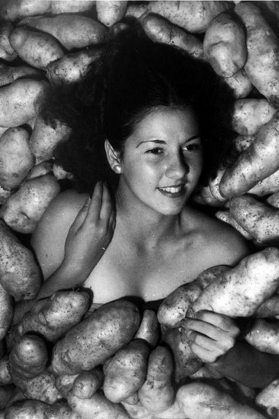 girl in potato WW2 Photo Glossy 4*6 in I013