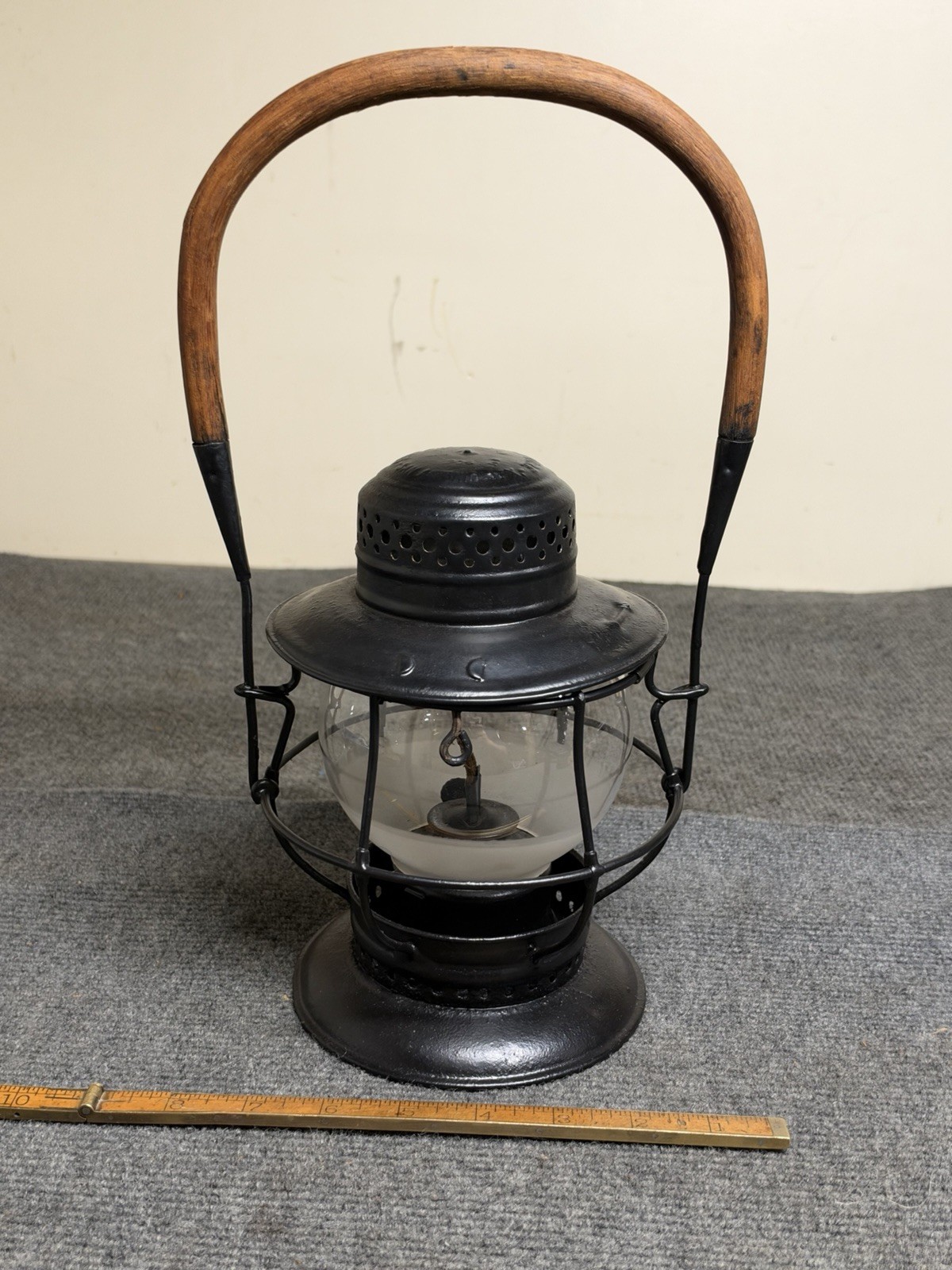 Antique TL Moore 1906 Bell Bottom Base Railroad Lantern With Wooden Bail - Texas