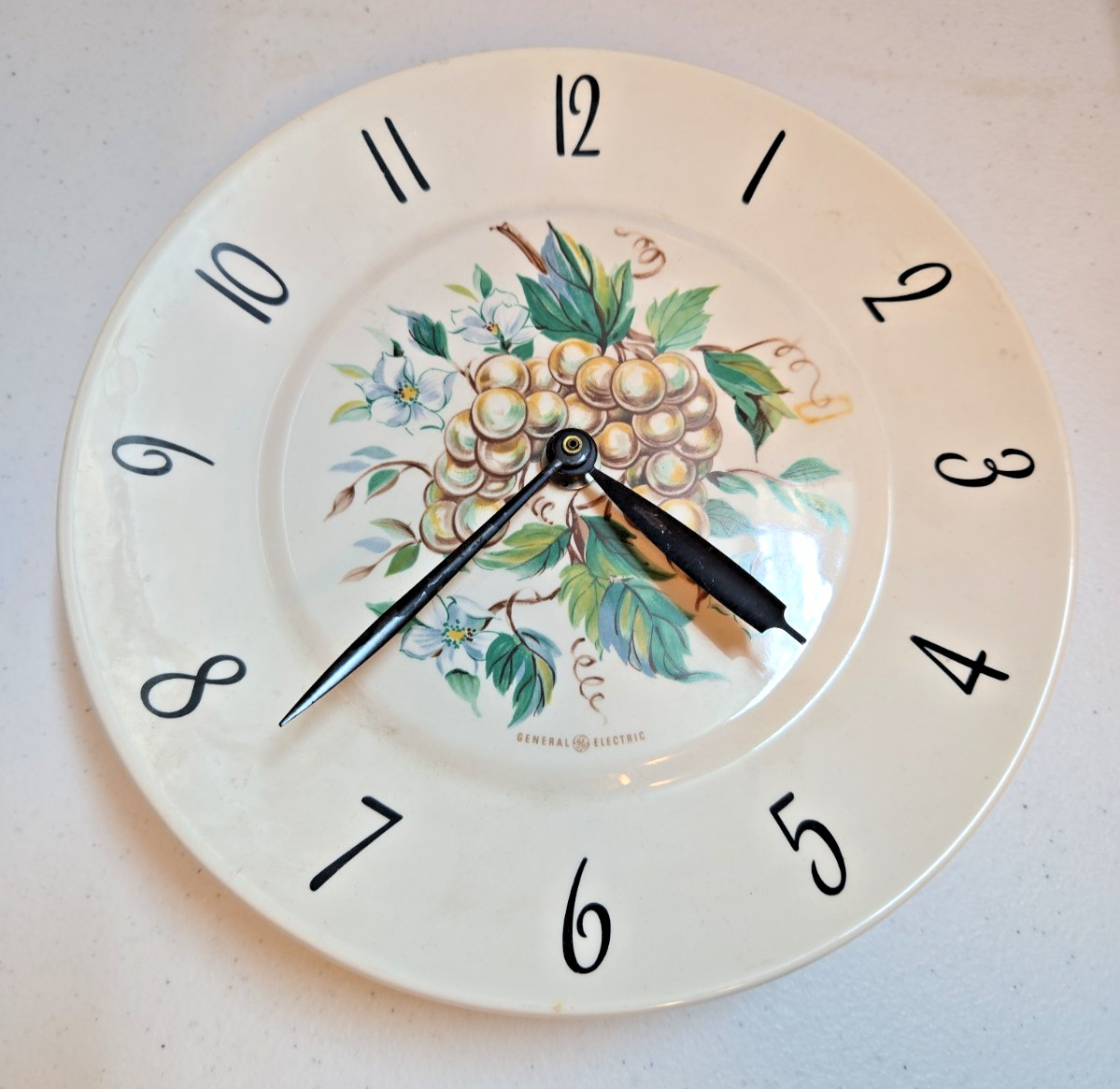 Vintage 1970\'s General Electric Ceramic Plate Wall Clock; 9.5\