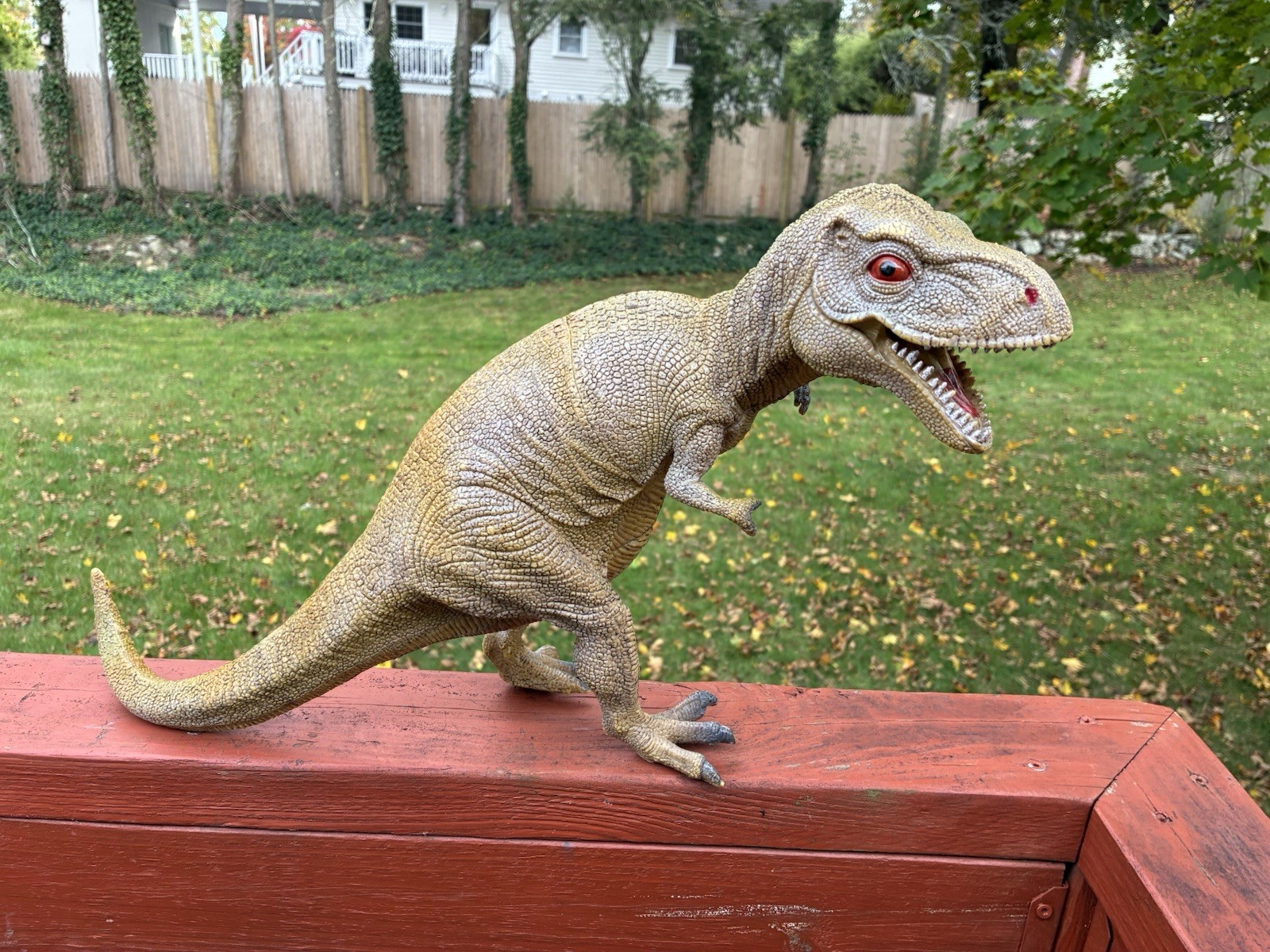 VTG unbranded T-Rex Tyrannosaurus Dinosaur  11”x19” hard rubber figure